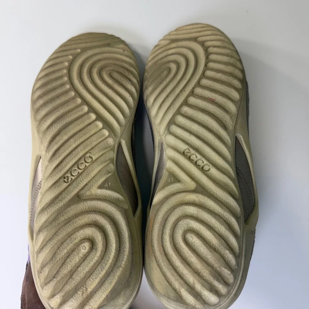ECCO Sense Metallic Bronze Leather Mesh Bungee Toggle Sneakers Womens 41 10-10.5
